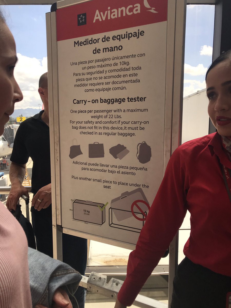 linabreton's tweet photo. @Avianca haciendo como siempre lo que se le da la gana! Hace tanto tiempo que ningún vuelo sale a tiempo. La razón, ahora son “low cost” y miden maletas, quien regula esta gente?? https://t.co/KT3Gk43dzc