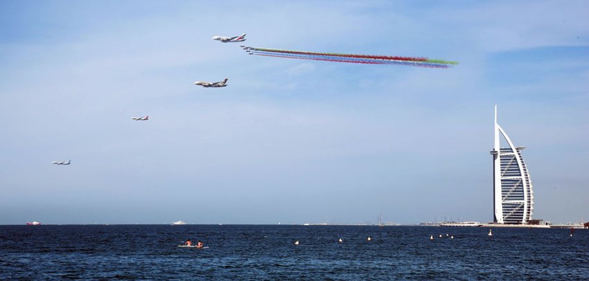 AeronewsGlobal's tweet photo. VIDEO / In case you missed today's flypast over #UAE performed by @flydubai, @emirates, @airarabiagroup, @EtihadAirways and 7x Al Fursan, here are some cool photos and videos. Enjoy! https://t.co/eaELKTjydR #UAEtogether #UAEnationalday #dubai @BurjAlArab @ATLANTIS @Jumeirah https://t.co/Xw3PSAP6gx
