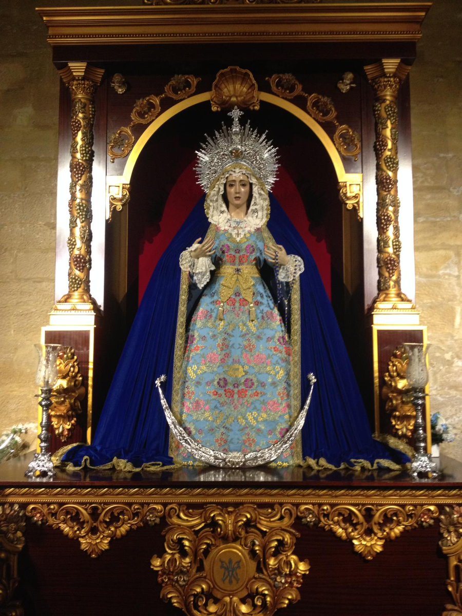 INMACULADA CONCEPCIÓN | Nuestra Madre ya se encuentra preparada, por nuestro vestidor Juan López Jiménez, para la festividad de la Inmaculada Concepción de María.