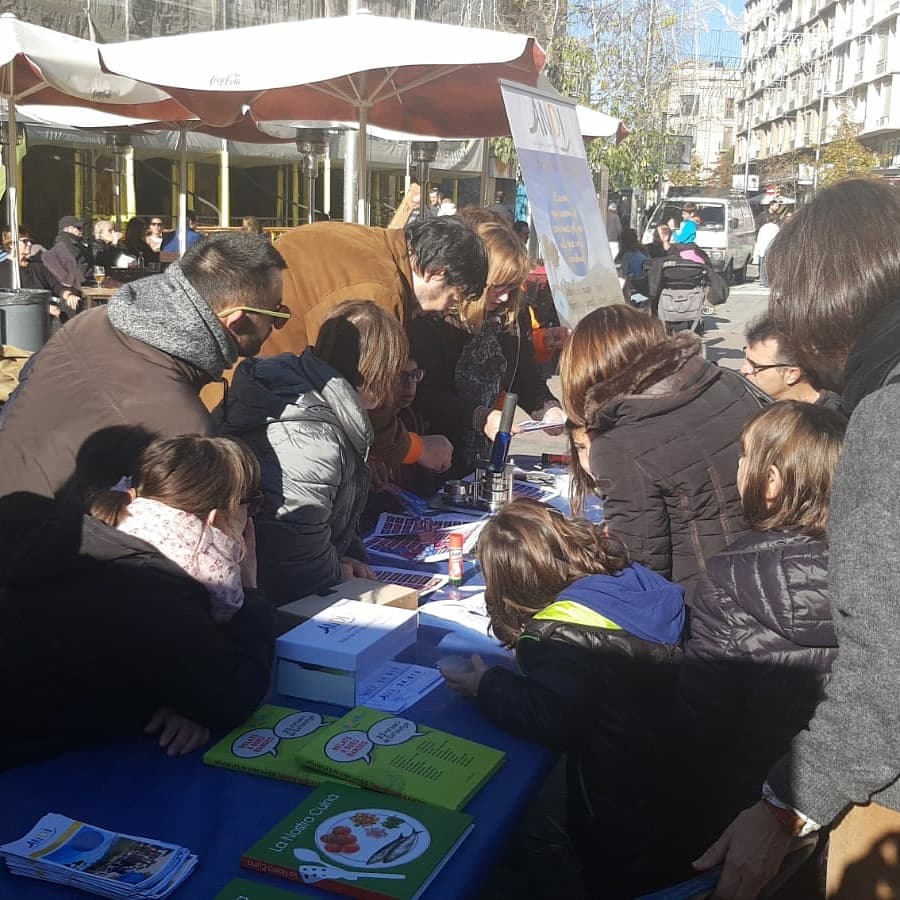 ElsCracsdAndi's tweet photo. Avui hem participat en la Festa 🎶🎻🎈de les Capacitats.
Un mati divertit compartint cercavila, paradetes, xocolatada☕ i actuacions🤹‍♂️🤹‍♀️ https://t.co/kZmJmDHGBC