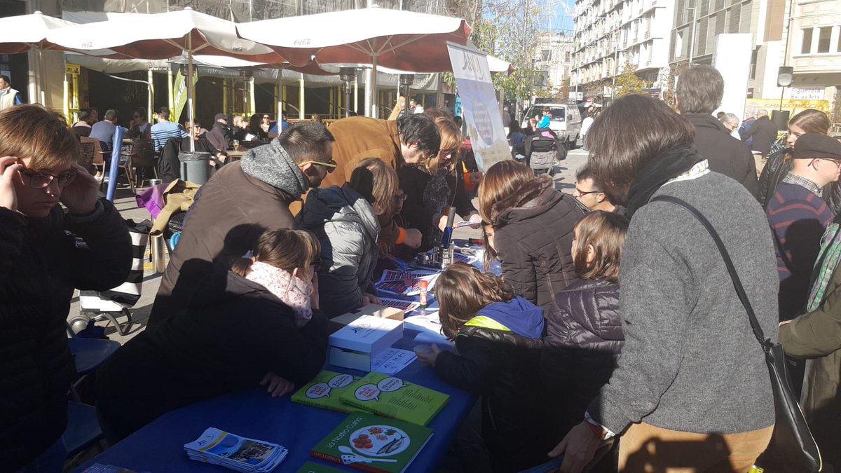 ElsCracsdAndi's tweet photo. Avui hem participat en la Festa 🎶🎻🎈de les Capacitats.
Un mati divertit compartint cercavila, paradetes, xocolatada☕ i actuacions🤹‍♂️🤹‍♀️ https://t.co/kZmJmDHGBC