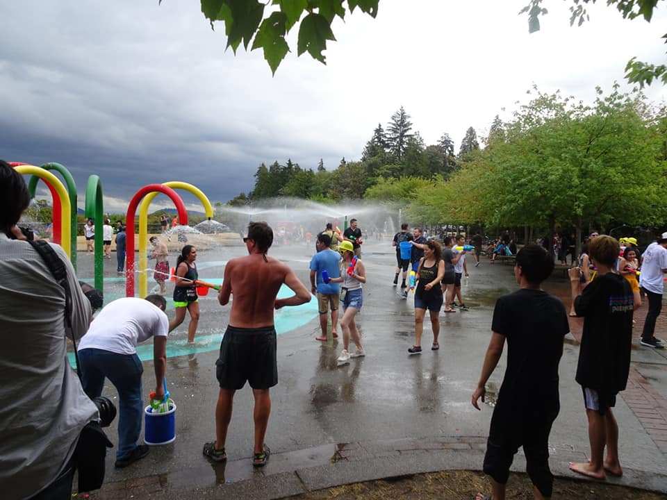 FlashMobVancity's tweet image. Vancouver Waterfight 2018! flashmobvancouver.com/2018/12/02/van…