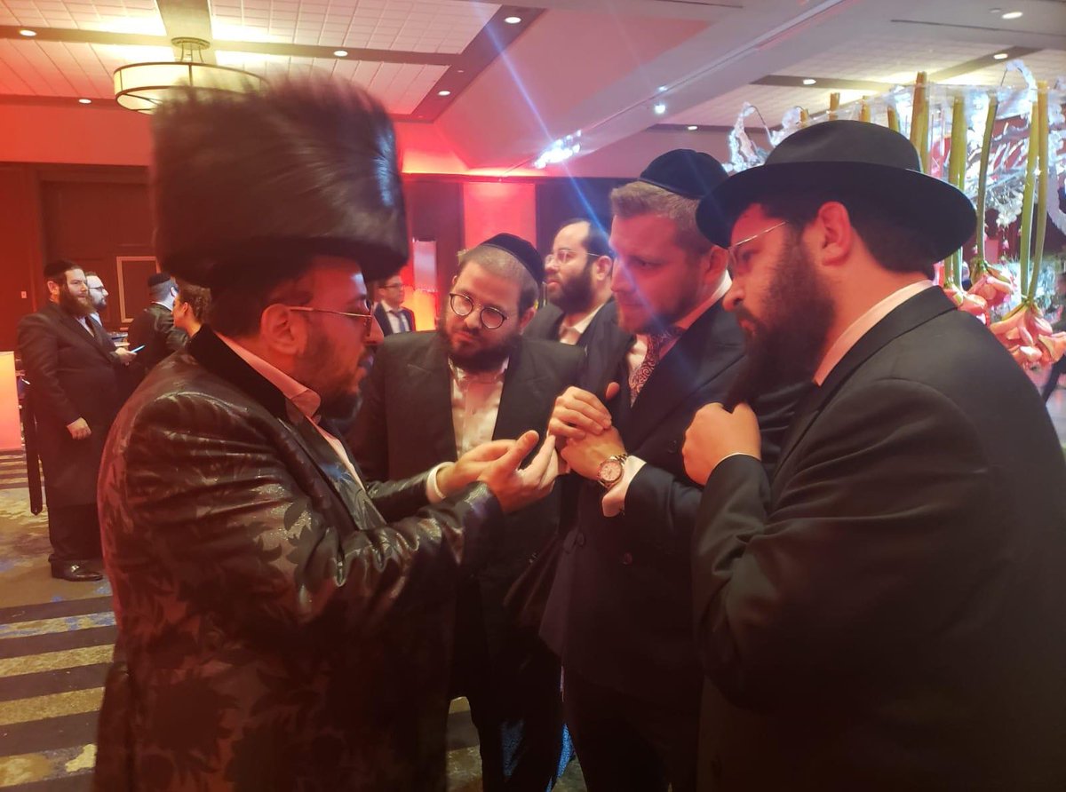 Jewish Music (@jewishmusichook) on Twitter photo What A Night!!!
Beautiful Event last night by <a href="/YedidimChoir/">Yedidim Choir</a> with the spectacular <a href="/LipaSchmeltzer/">Lipa Schmeltzer</a> <a href="/BennysMusic/">Benny Friedman</a> <a href="/sheaberko/">Shea Berko</a> & <a href="/MordyShapiro/">Mordechai Shapiro</a> as leads music by the mega <a href="/ABerko/">Amponsah Berko</a> productions What A Night!!!
Beautiful Event last night by <a href="/YedidimChoir/">Yedidim Choir</a> with the spectacular <a href="/LipaSchmeltzer/">Lipa Schmeltzer</a> <a href="/BennysMusic/">Benny Friedman</a> <a href="/sheaberko/">Shea Berko</a> & <a href="/MordyShapiro/">Mordechai Shapiro</a> as leads music by the mega <a href="/ABerko/">Amponsah Berko</a> productions