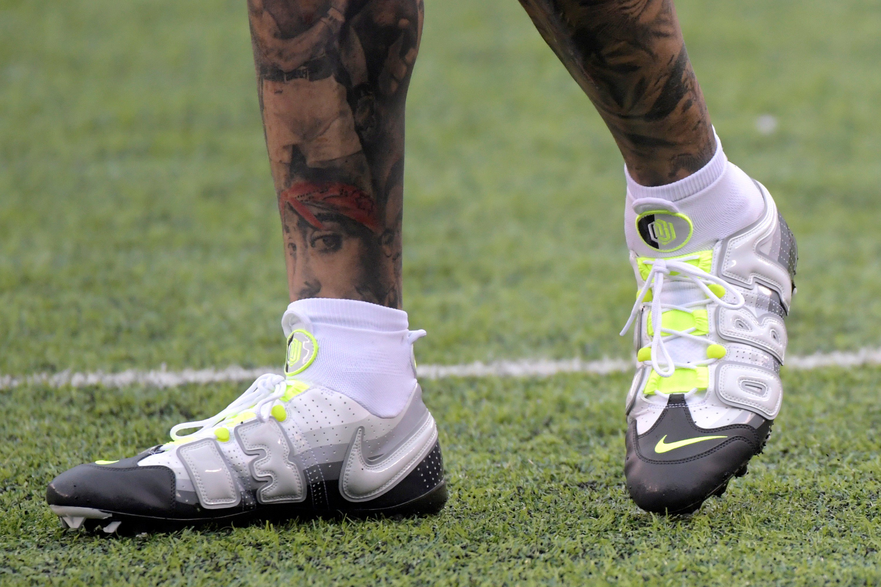 B R Kicks on X OBJ warming up in the Neon Air Max 95 x Uptempo cleats https t OdGUJrtolk X