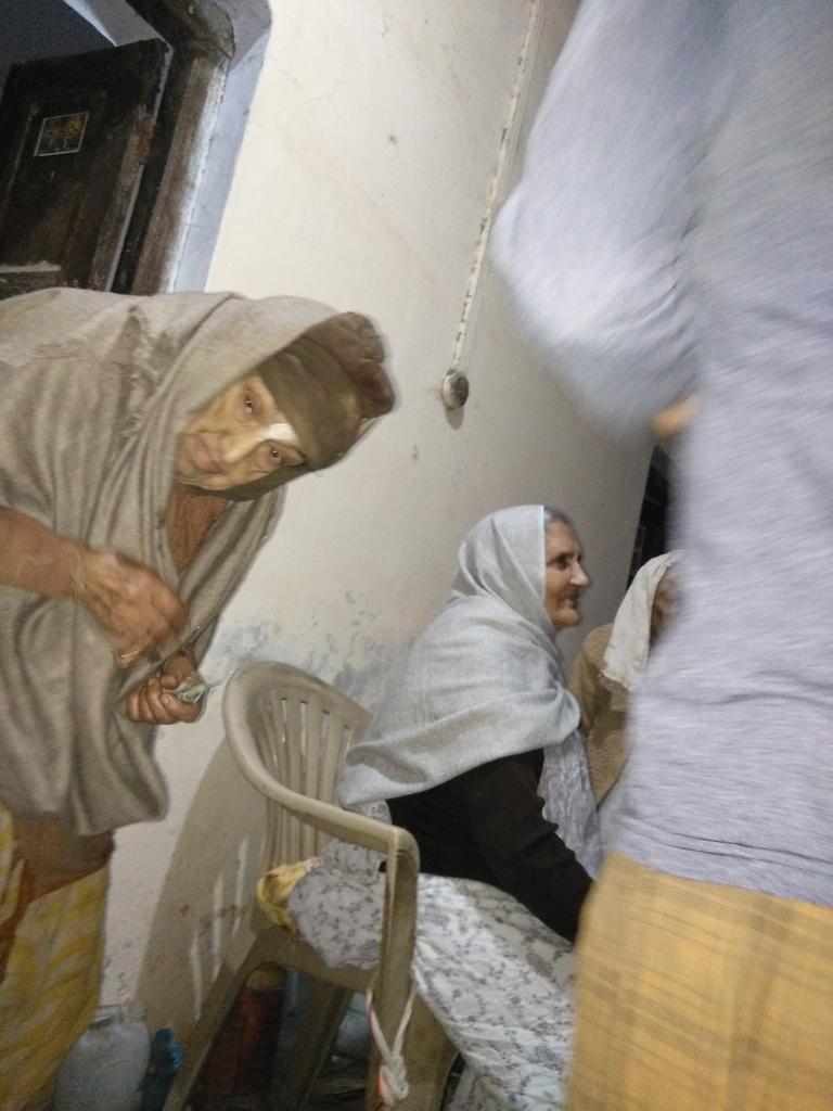 HelpWhoNeed_ak's tweet photo. गरीब वो नहीं जिसके पास पैसे या धन संपत्ति कम है, बल्कि गरीब वह है जो सोच से गरीब हो।
वंदेमातरम
#helpwhoneed
यथाशक्ति यथासंभव जब भी मौका मिले जरूरतमंद लोगों की मदद करें https://t.co/Iu5WHJnDNe