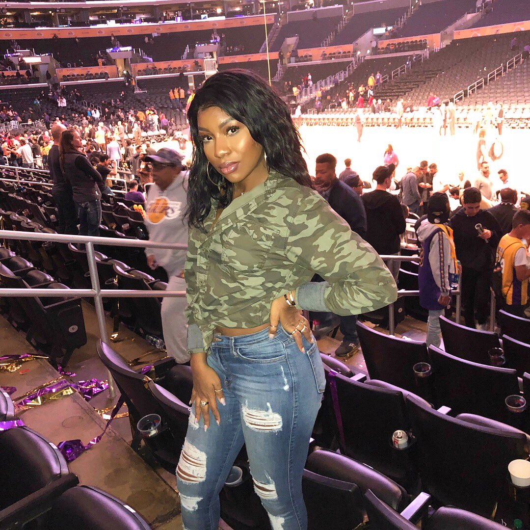 Missssssbeeee's tweet photo. You miss 100% of the shots you donโt take..so shoot your shot! ๐ โน๐พโโ๏ธ #lakers #lakersgame #gametimefun https://t.co/KvcTcrDBAF