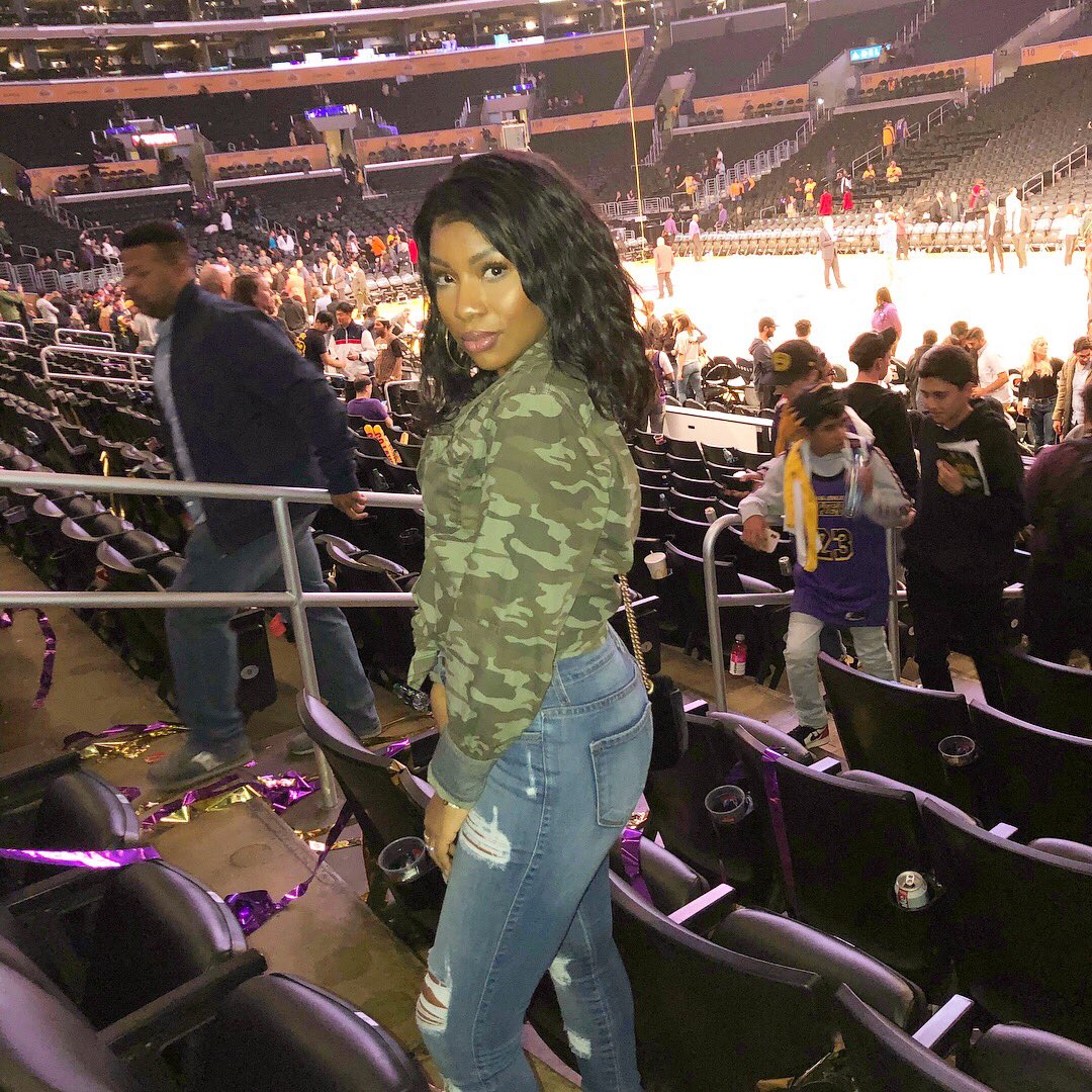 Missssssbeeee's tweet photo. You miss 100% of the shots you donโt take..so shoot your shot! ๐ โน๐พโโ๏ธ #lakers #lakersgame #gametimefun https://t.co/KvcTcrDBAF