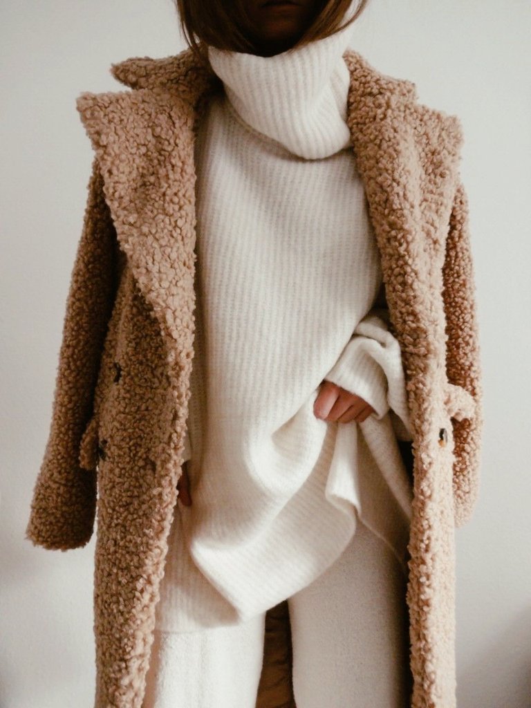 image_colour's tweet photo. The "Teddy Bear" coats are very in this winter. They look warm and cozy and can polish off the most casual or formal looks. 

Its all about having fun with most pieces. No wrong or rights, whatever is most comforting and  has the good feel factor for 

Go with the flow ladies. https://t.co/8uc12vYHSR