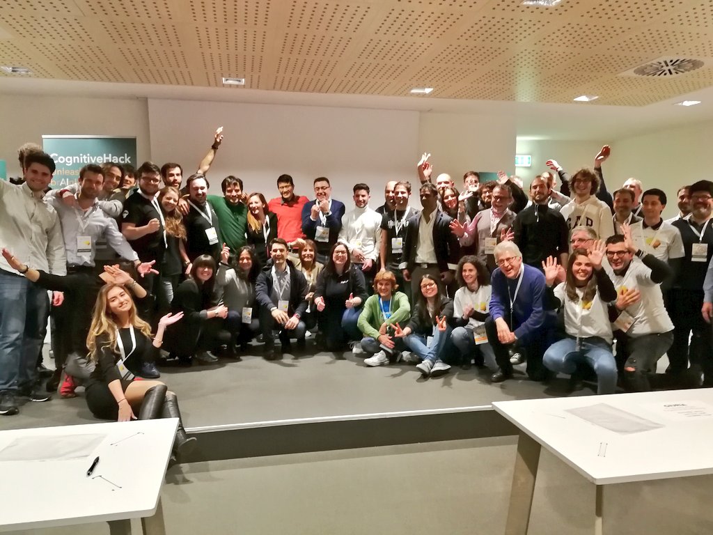 CodemotionIT's tweet image. Un&apos;altra avventura si è conclusa. Questo scatto immortala l&apos;entusiasmo dei partecipanti è dei mentor del #CognitiveHack. Una chiusura perfetta per un weekend incredibile per @CodemotionWorld!