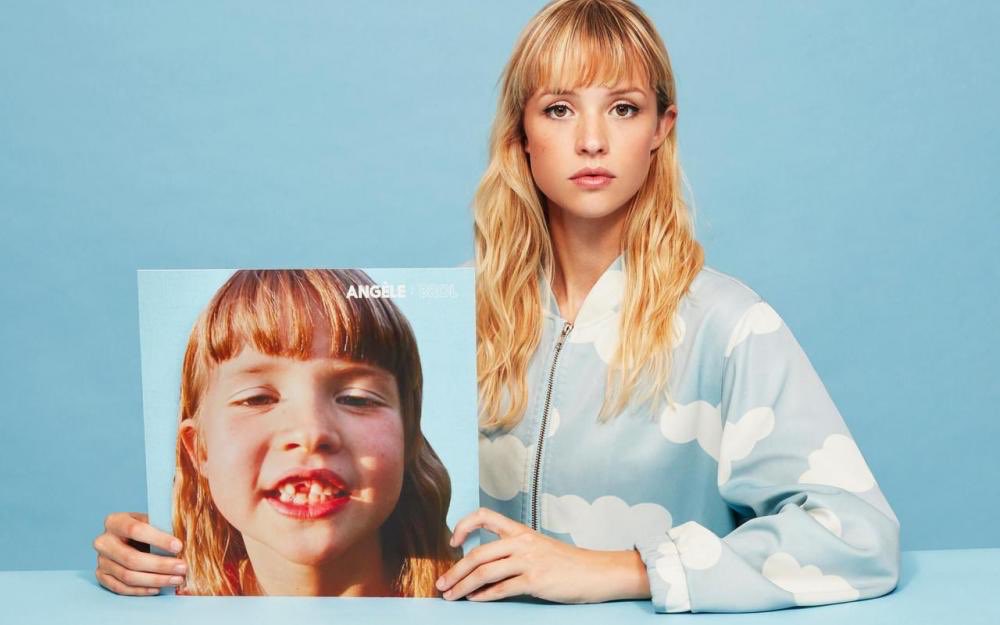 gemmalovewins's tweet photo. Merci @angele_vl pour ta belle chanson « Ta reine » 👩‍❤️‍💋‍👩 🌈
« Mais tu voudrais qu'elle soit ta reine ce soir.
Même si deux reines c'est pas trop accepté » #LGBTI #tolerance #diversity #loveislove #lesbianrights #broltour https://t.co/6XDWtwjDZU