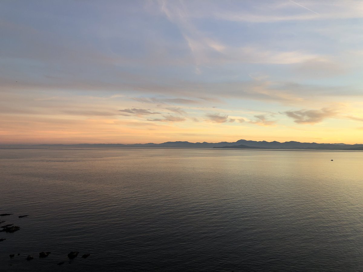 cucaglezo's tweet photo. @tiempobrasero colores del atardecer de Ceuta. 😍😍😍 https://t.co/PS1TsChRiI