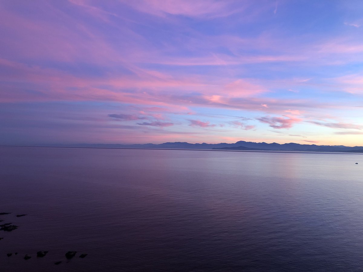 cucaglezo's tweet photo. @tiempobrasero colores del atardecer de Ceuta. 😍😍😍 https://t.co/PS1TsChRiI
