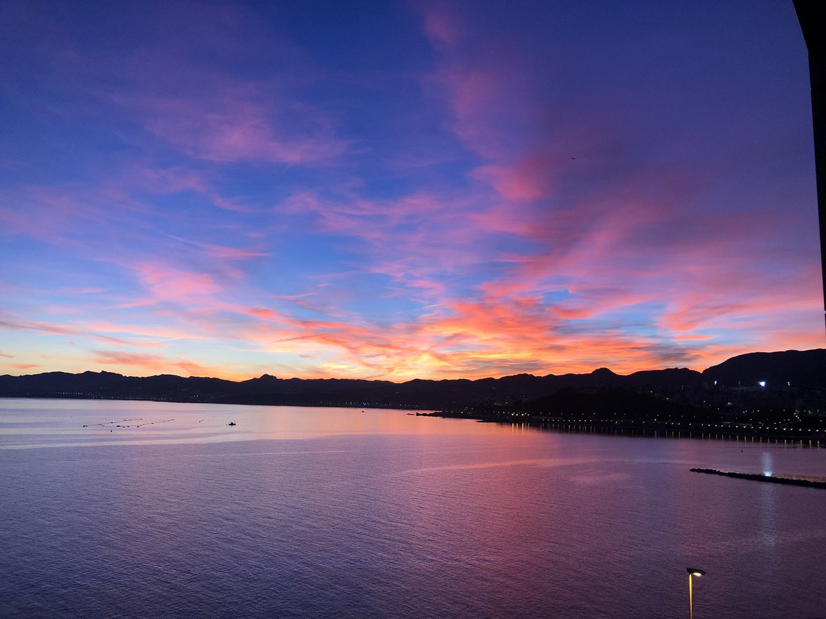 cucaglezo's tweet photo. Atardecer https://t.co/erlve1psKQ