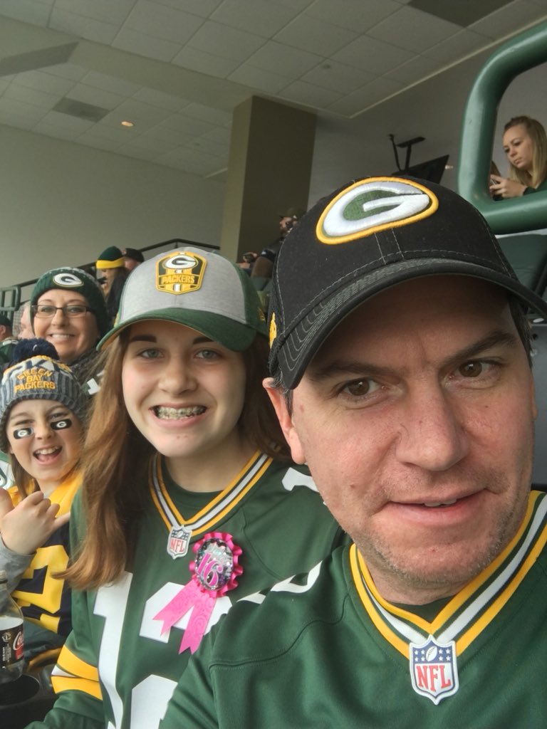 padavichag's tweet photo. @packers #getloudlambeau https://t.co/dit38gzI3s