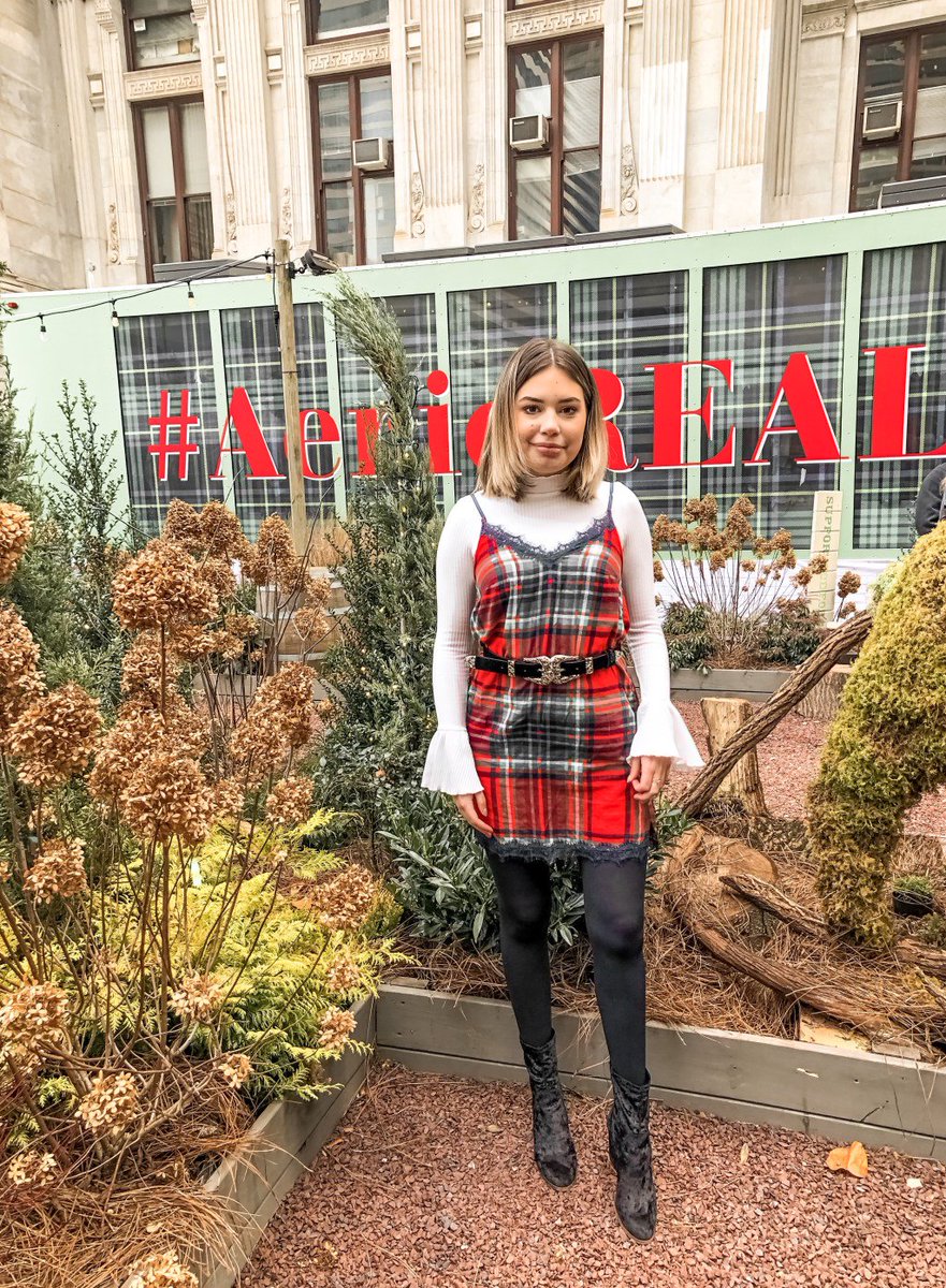 BlOGMAS DAY 2: Aerie Holiday Pop-Up Store living-with-love.com/2018/12/02/blo…