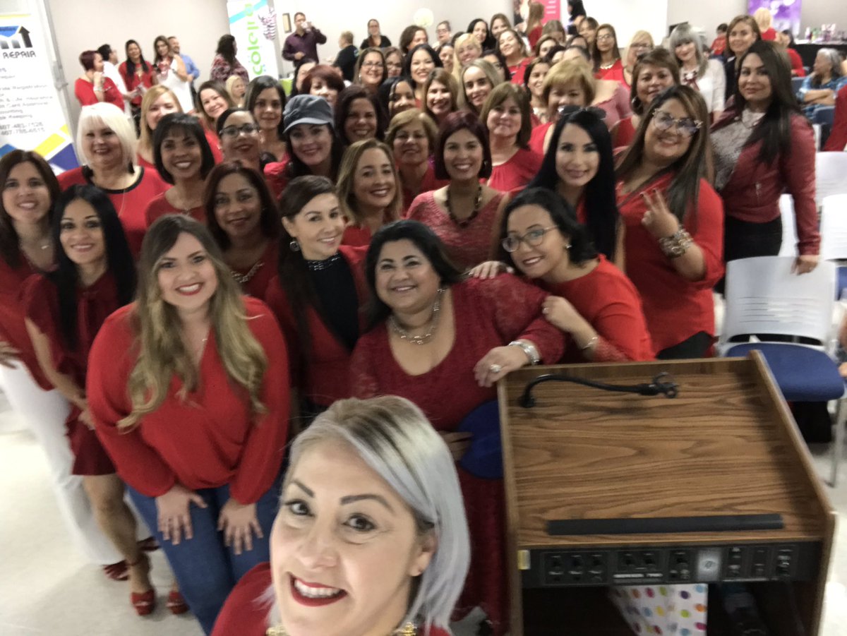 carolinesoto's tweet photo. Casa super llena éxito total 👠💃🏼
Mujeres que Empoderan de Rojo Gracias Florida Central 💪🏻
@jennifermarcial 
@NataschaOS 
@XavierVillacisC 
@XavierVillacisC 
@DomenicaMena 
@ElevenFLPR 
@NOVUSHOES 
@AGMUS_USA 
#DespliegaTuActitud 
#MonetizaTuIdea
#Emprendedoras 
#EmpoderanDeRojo https://t.co/lblMXAxVGv