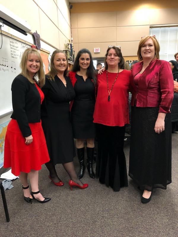 MVChorus05's tweet photo. Heading to the White House! #viewpride https://t.co/HykNONcB9z