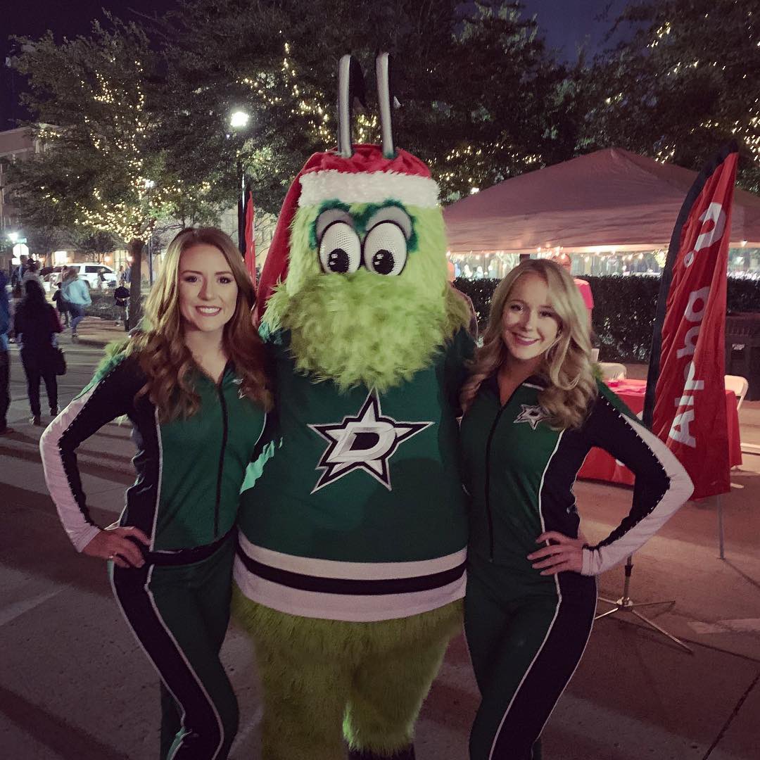 StarsIceGirls's tweet photo. Our Saturday was filled with many wonderful appearances! Breakfast with Santa in McKinney, Floor Hockey in Denton and Merry Main Street in Frisco! 🍪🏒🎁 #tistheseason #DSIG #IceGirls https://t.co/MPp8oo23RB