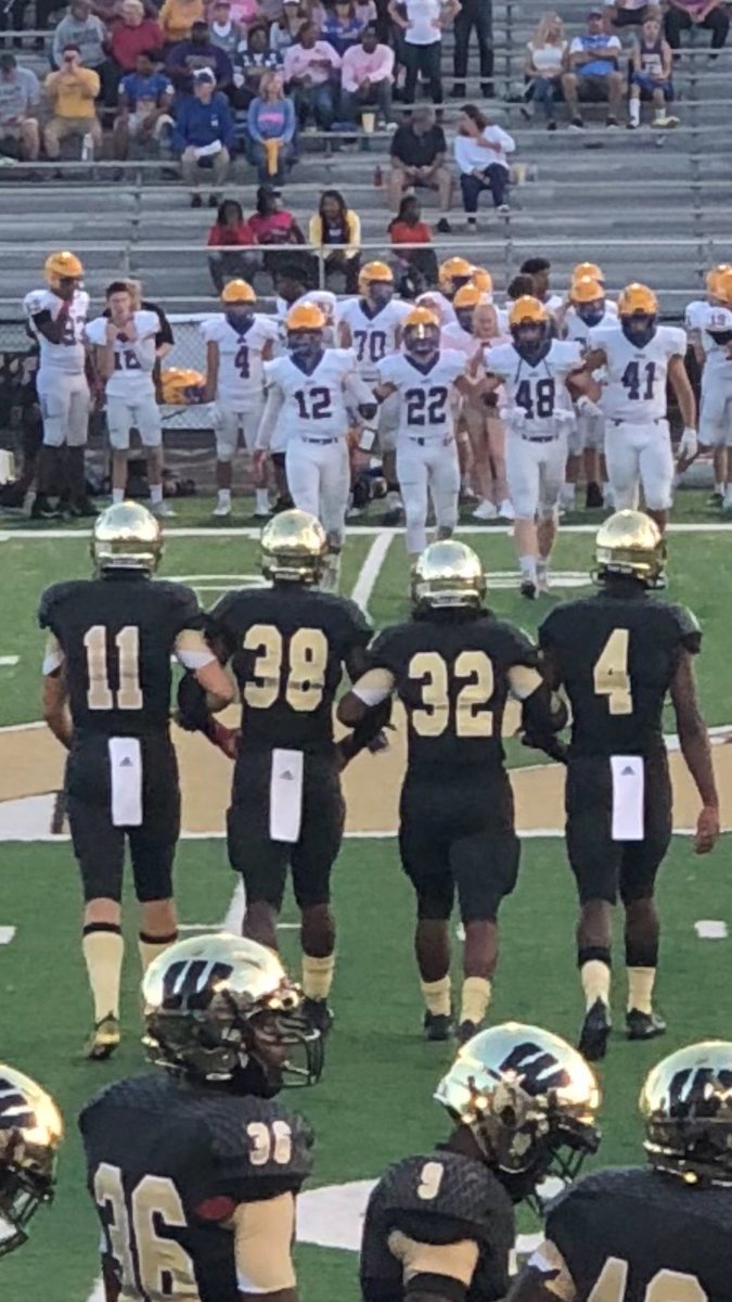 Hasting44's tweet photo. Senior Season Undefeated State Champs 14-0 💍‼️https://t.co/9SmvAK6n7y https://t.co/eIWZniWYvz