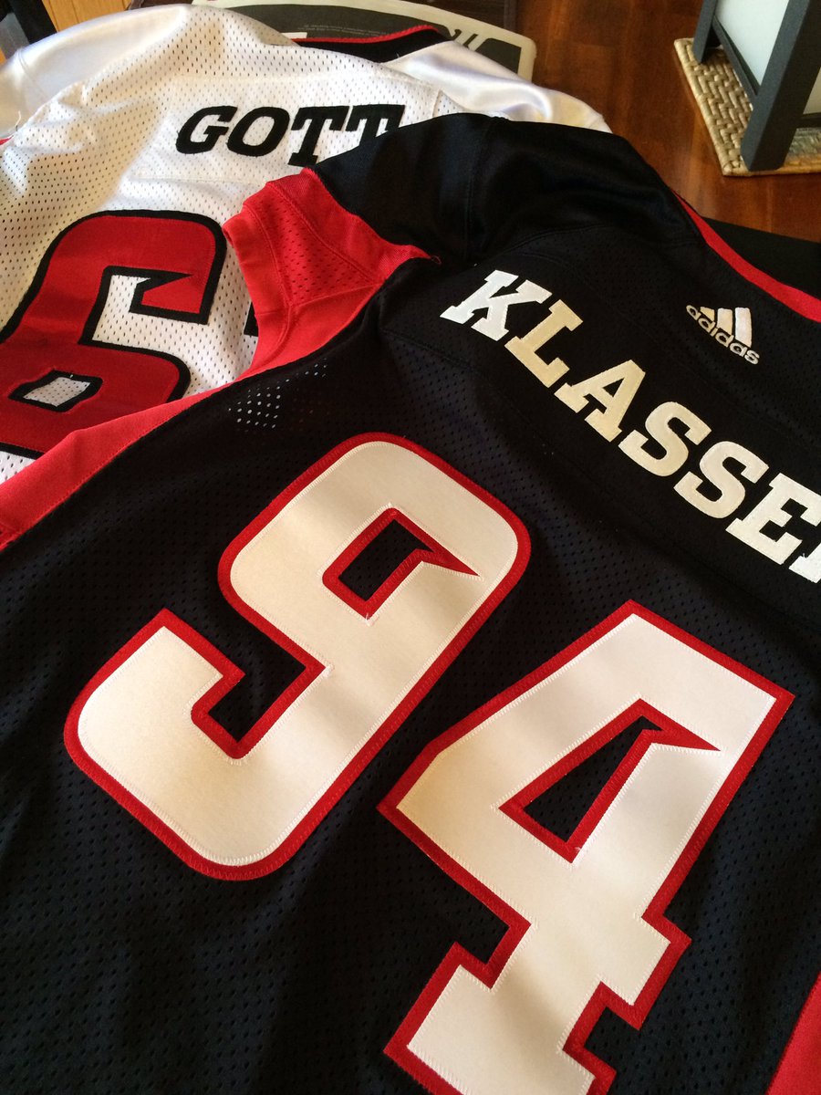 FinMar17's tweet photo. Well this worked out! Only half hour wait in the freezing rain and look who's @REDBLACKS jerseys I snagged! #JonGott and @mikeklassen90 #IsitJuneyet ? https://t.co/sObb2r07du
