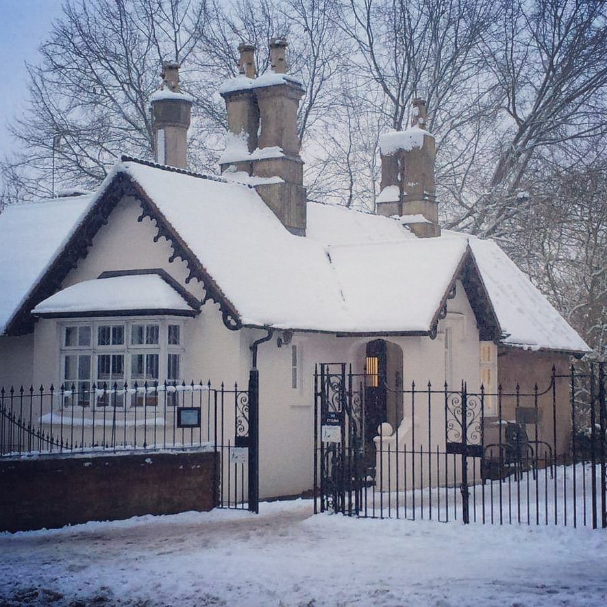 CarolineHFraser's tweet photo. There’s a fabulous variety of art available at the East Lodge Christmas exhibition (on now). Come and see the festive offerings ranging from paintings to jewellery, cards and prints. There’s a gift for everyone inside!
#leamingtonspa #shopindipendent #shoplocal #lsartists https://t.co/MJR0Zf5gtH