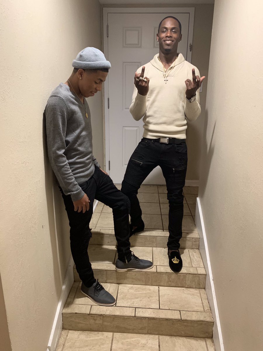 YoungKing_07's tweet image. “Excuse me sir, you spilled something as you were walking” 🤪💦 #Flite