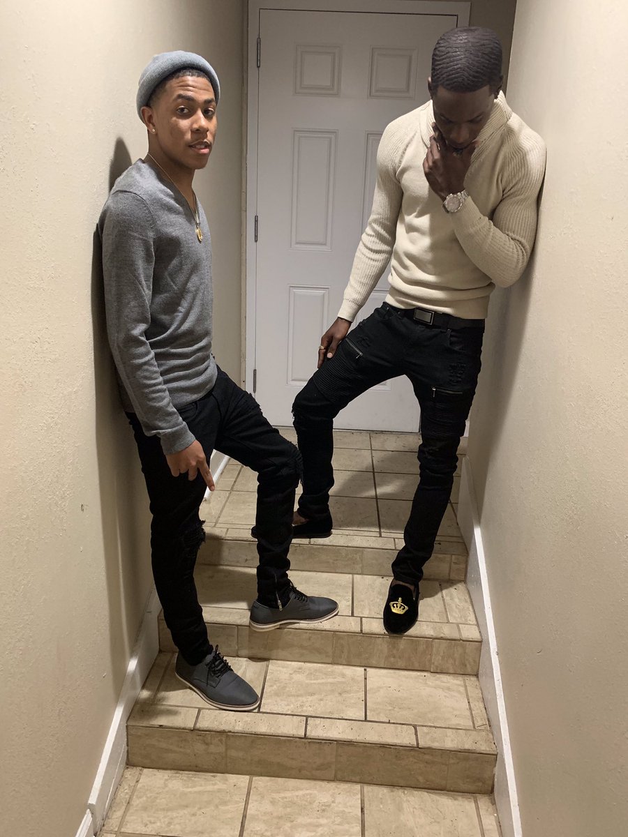 YoungKing_07's tweet image. “Excuse me sir, you spilled something as you were walking” 🤪💦 #Flite