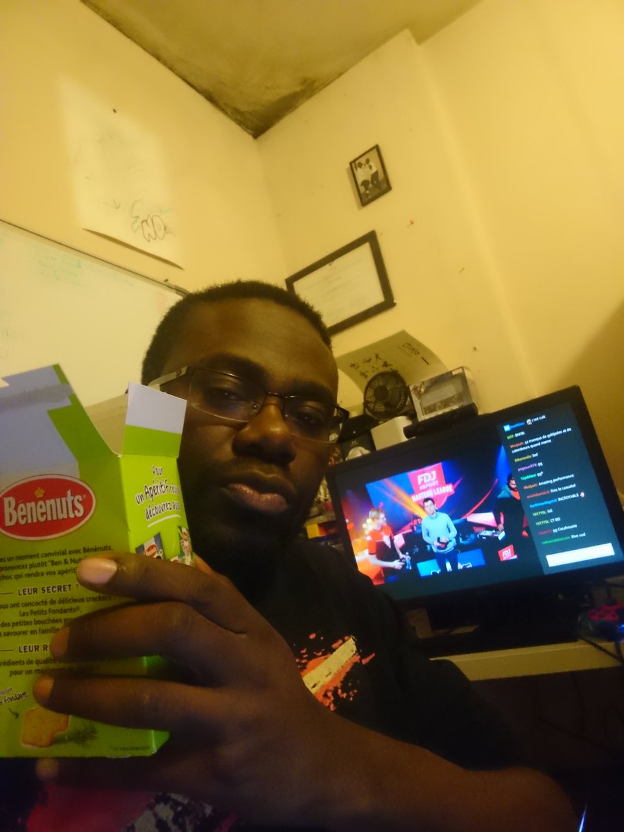 FlashNo47's tweet photo. MOI JE ME RÉGALE, la mif se tape dur, ya mes 2 sensei @WhiteBl4ck @Kent_Junior, mon fiston @CacahoueteDBZ et mon poulain @Wawa_dbfz ! Le frangin @MK_RZA qui commente salé avec la mif @TPK_ssb @MrQuaRate !!! #namekanda4ever 0+0=0 https://t.co/YrUANlt5Rn