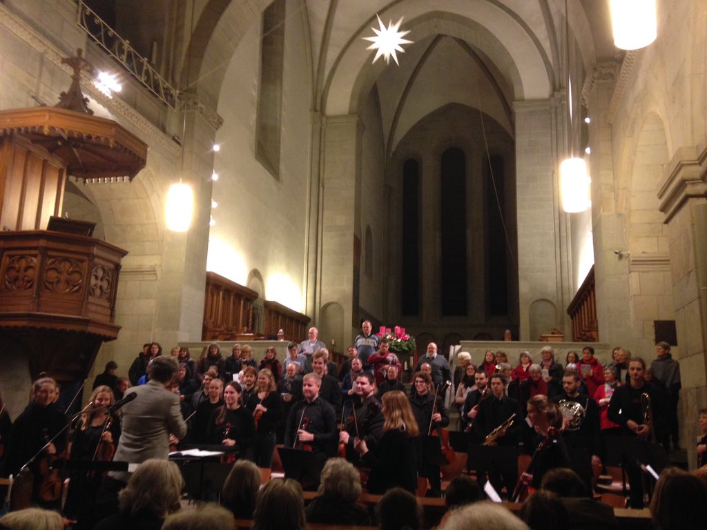 ... und Applaus am Schluss!! Das Offene Singen hat viel Freude bereitet, bei grossen und Kleinen! @grossmuenster_d <a href="/aarg_kantorei/">Aargauer Kantorei</a>