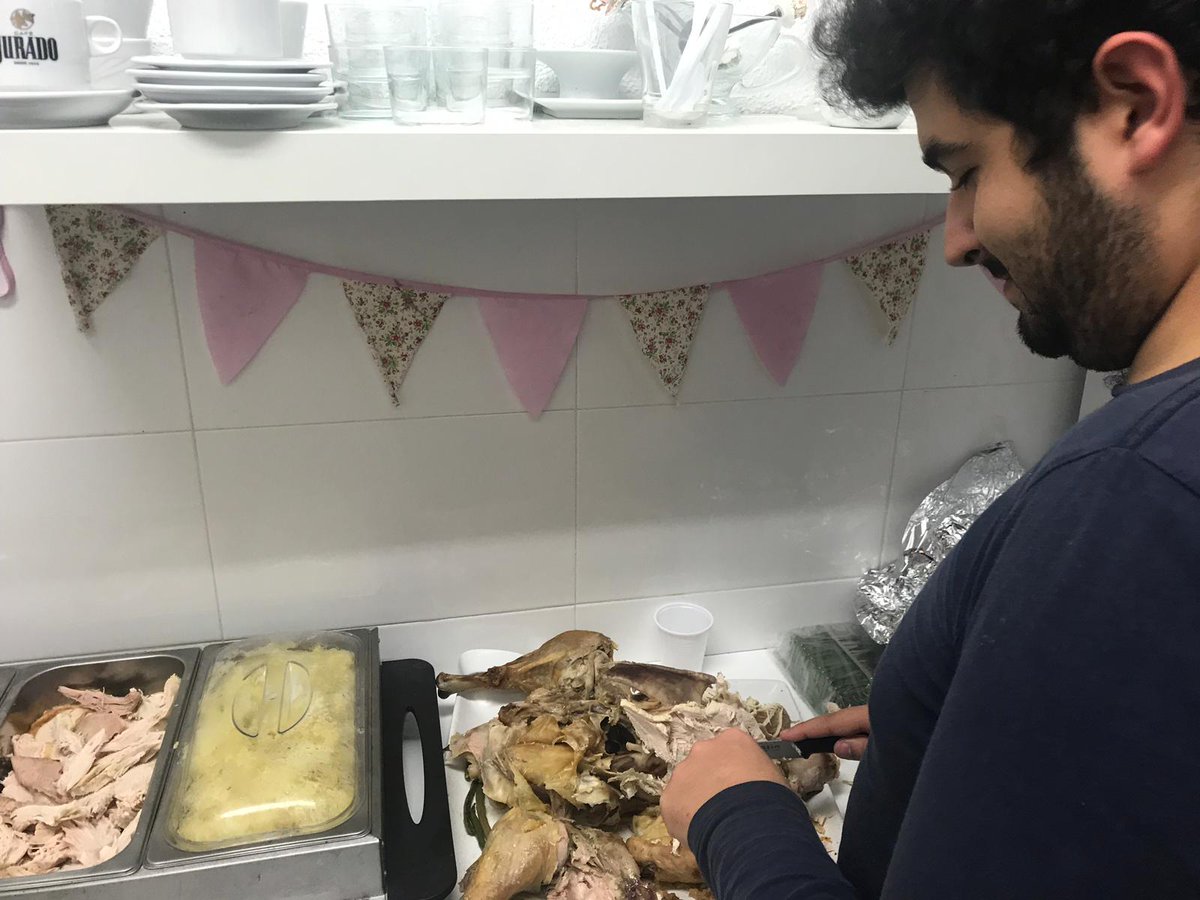 GooseLanguages's tweet photo. Thanksgiving dinner + film night del pasado viernes https://t.co/NjA9AGYwSr