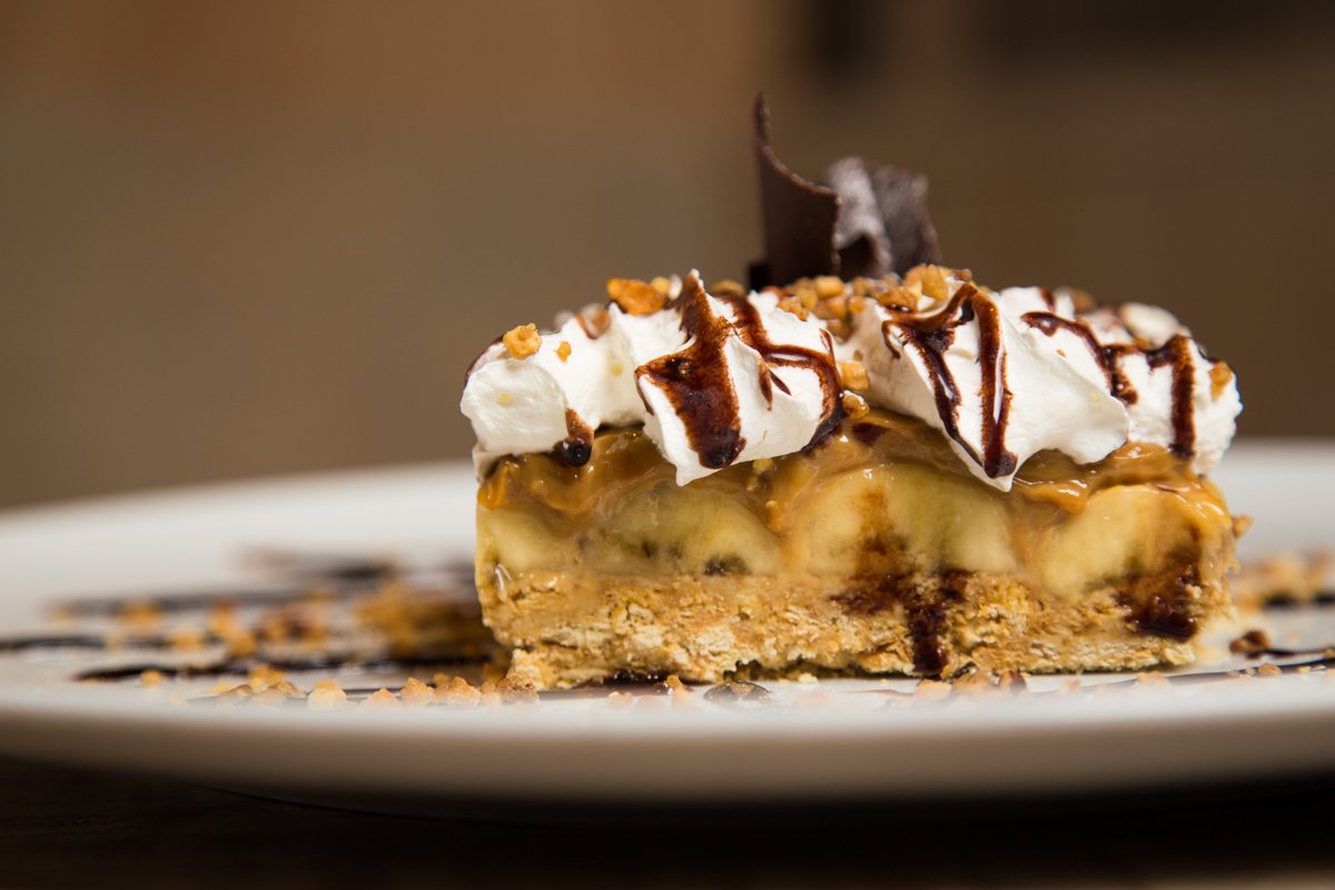 Another fabulous dish from menu B - a delicious banoffee pie with chocolate cream, fresh fruit & chocolate sauce benjaminlauren.co.uk/menu-b/    #eventcatering #cheshirebrides #cheshireweddings