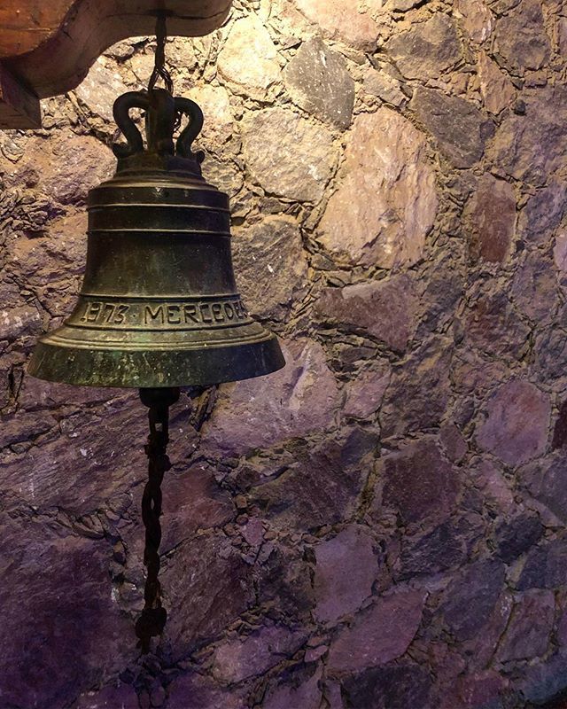 Dusk #campana #bell #hacienda #knockknock #campo #country #countryside #dusk #dusktilldawn #atardecer #vintage #antique #walls #noche #yallegue #haciendacantalagua #cantalagua ift.tt/2zG38JY