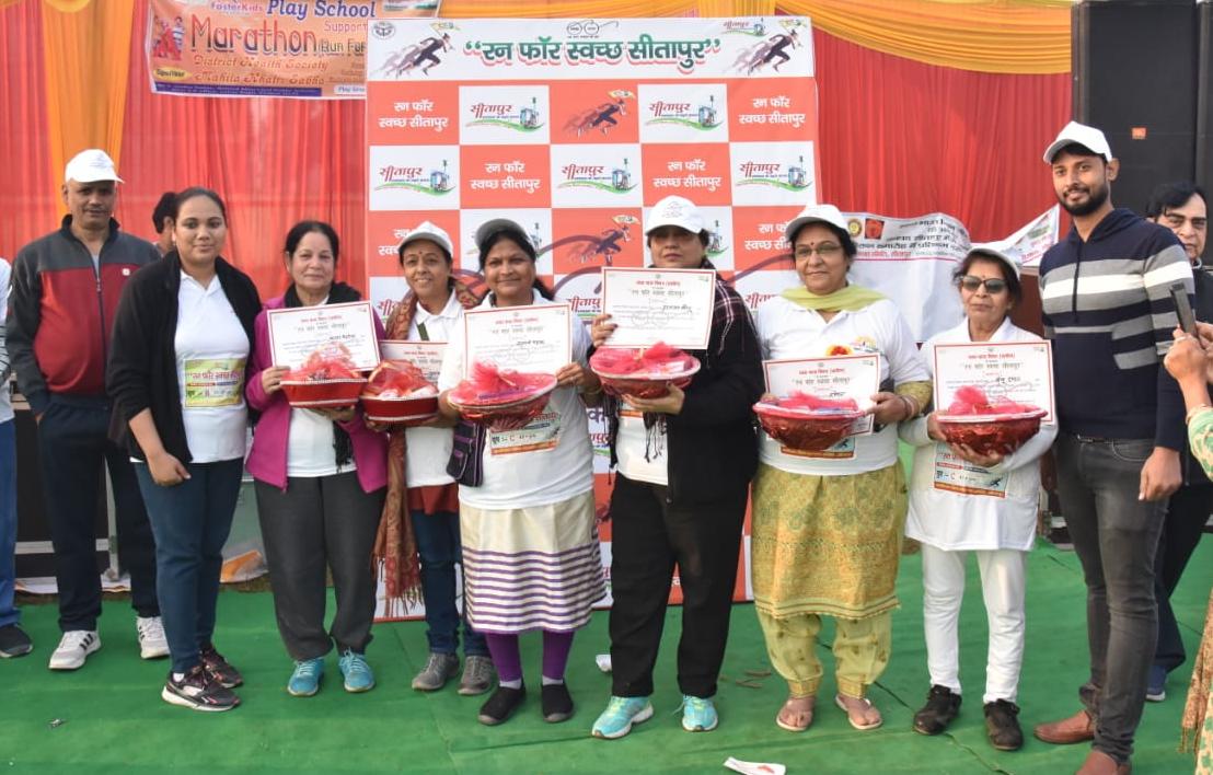 SwachhSitapur's tweet photo. Sitapur District Sanitation Committee honoured these 6 women above 60 years of age who participated and completed today's Run for Swachh sitapur". They received Swachhata hampers as prizes. Hats off to their enthusiasm. #swachhsitapur @swachhbharat @paramiyer_ @DmSitapur https://t.co/gqcutHI4xO