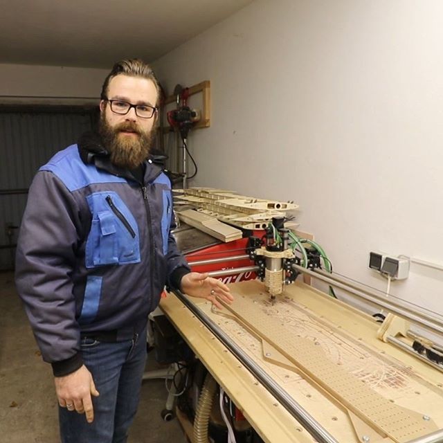 PommesMaen's tweet photo. Neustes Video auf dem Bastel Kanal schon gesehen? Ich habe mal den Uncle Phil mit seiner #mostlyprintedcnc besucht und wir haben u.a. auch über schicke Vespa gequatscht und anderen Blödsinn verzapft^^ #cnc #mpcnc #fräsen #modellbau https://t.co/E9q2QP9XPE https://t.co/Ue7A196cDf