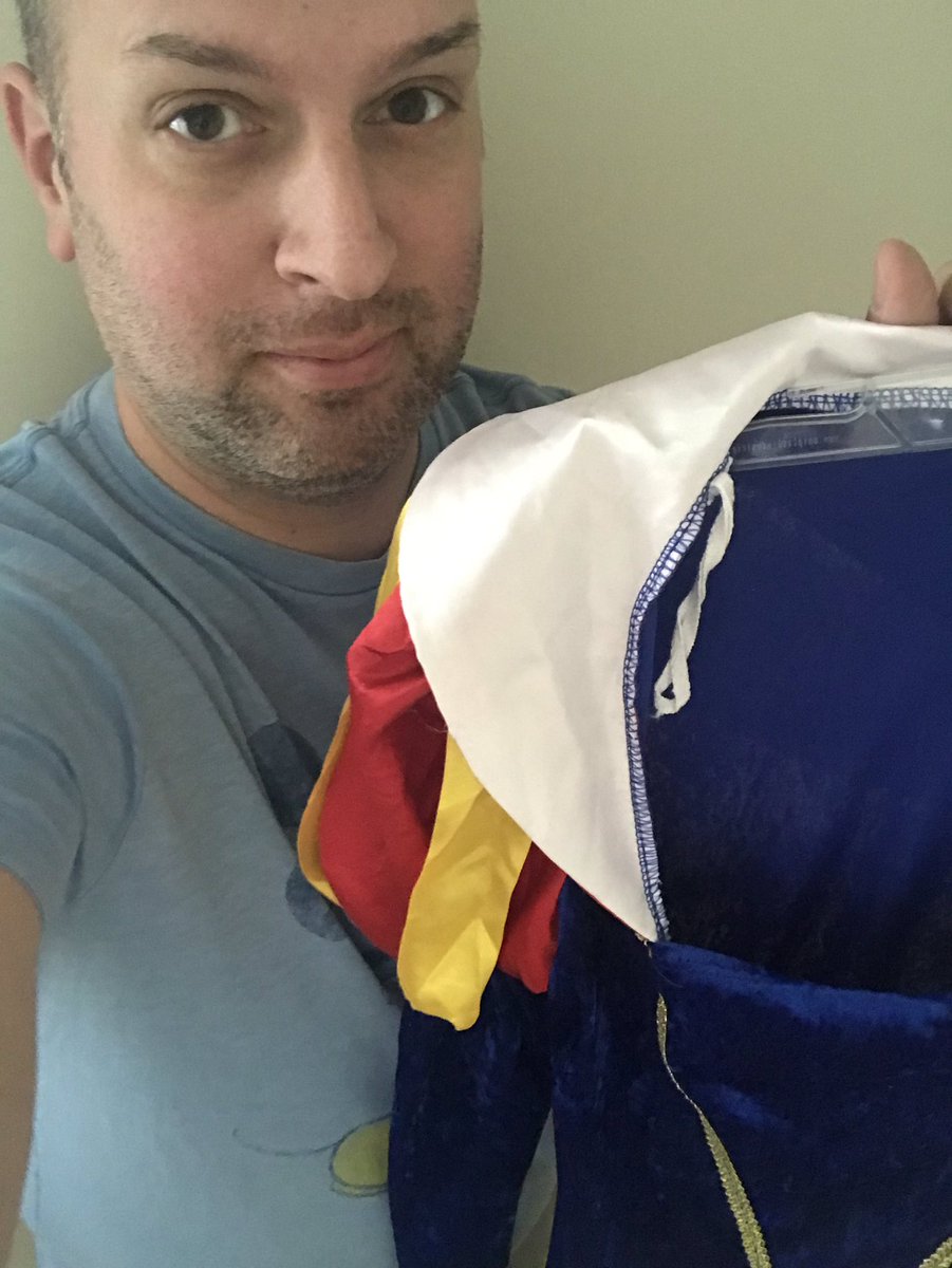 erik_niel's tweet image. When I get my first Play button, I’ll totally do it. Screenshot this to remind me! 😂😂😂 #subscriberchallenge #playbutton