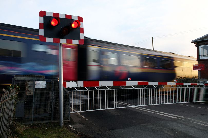 WalesOnline's tweet photo. Woman killed after leaning out of train window https://t.co/41qU5gKq3s https://t.co/Bhx0Y2LR1N
