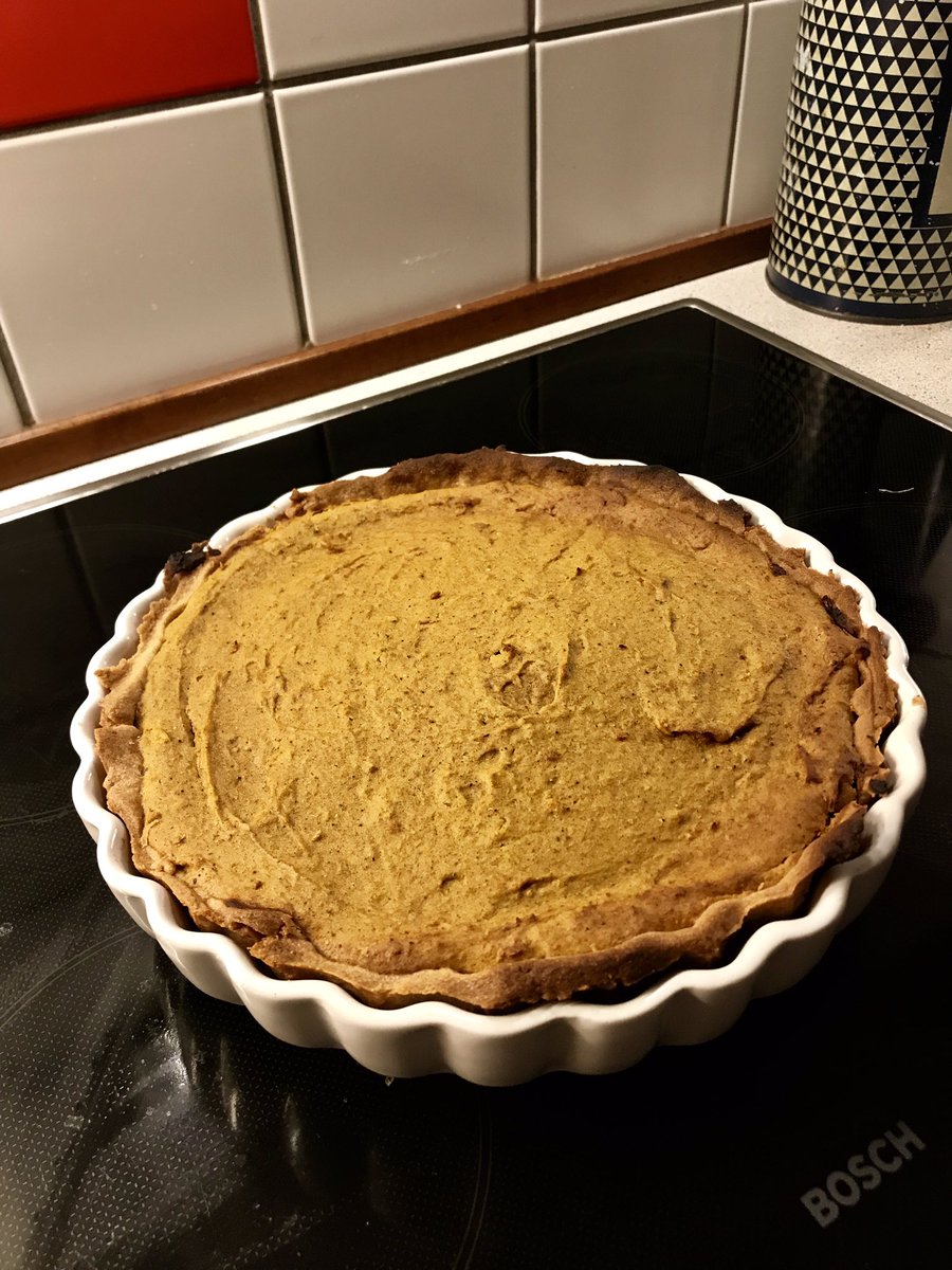 onmyplate2day's tweet photo. #pie sometimes you are not quite done with Halloween.. #pumpkinpieindecember #whatawaist #vegan #veganchristmas https://t.co/EGJGnUrzRl