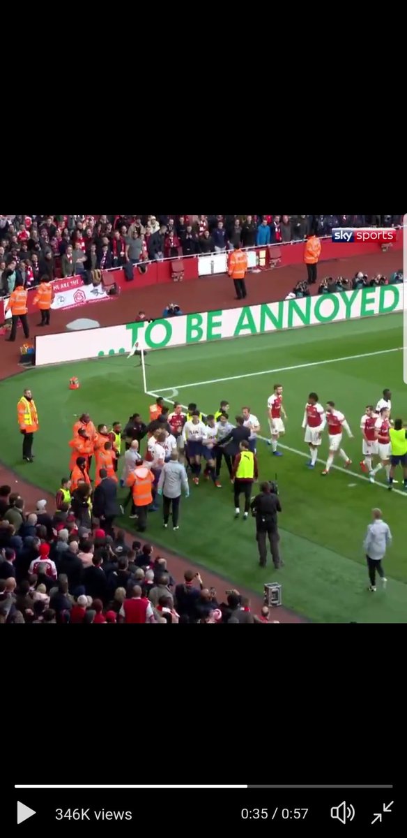 Tímasetningin á skiltinu helvíti skemmtileg #messan