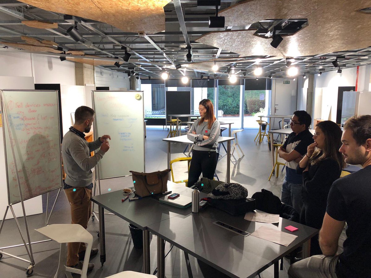 la_UPC's tweet photo. Han estat 48 hores en què 10 equips d'estudiants d'#enginyeria, #disseny i #business han dissenyat la millor solució per prevenir i tractar malalties mentals al laboratori #FusionPoint. #Healthackathon https://t.co/FxENFlpykB