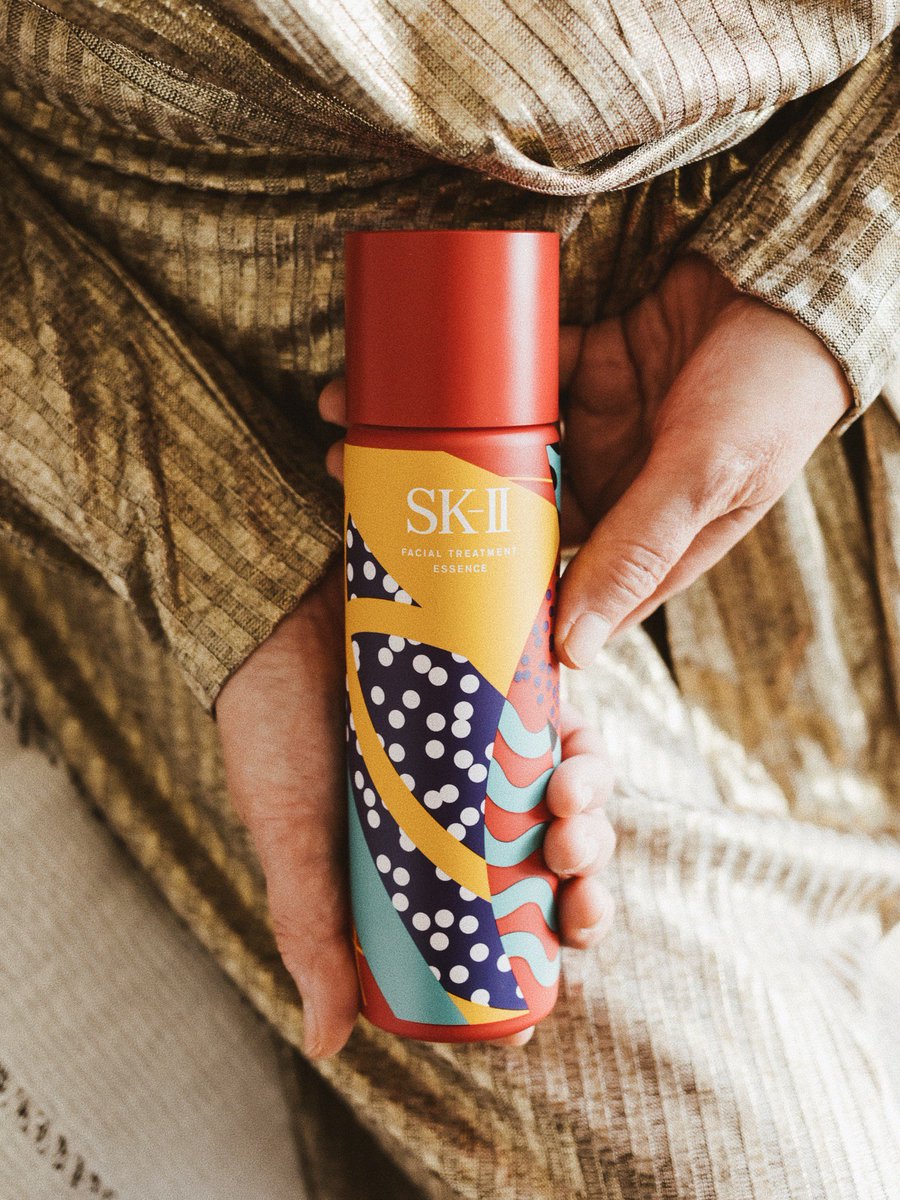 CHRISELLEtweets's tweet photo. On day 2 of the #12DaysofCHRISelle we partnered up with @SKII_US to share the Asian skincare beauty secret that my mom passed down to me! Check it out on the blog and find out how you can win a PITERA™ Welcome Kit here: https://t.co/9DhUlRMOjD! #PITERAWonderland #skiipartner https://t.co/2eUV5NoBVE