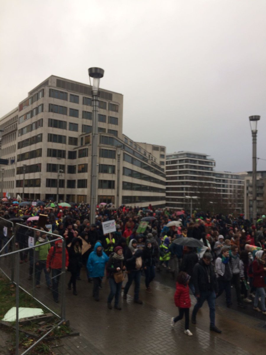 Climate_Express's tweet photo. 🌎 THIS WAS #ClaimTheClimate 🌍
🔥 Jullie overtroffen ALLE verwachtingen!!!
🔥 Met 75.000 overspoelden we de hoofdstad! Een historisch moment voor België!!
🔥 Een kantelmoment voor het klimaatbeleid?
👇👇👇
Politici, nu is het aan jullie!! https://t.co/KLEqXOibYT