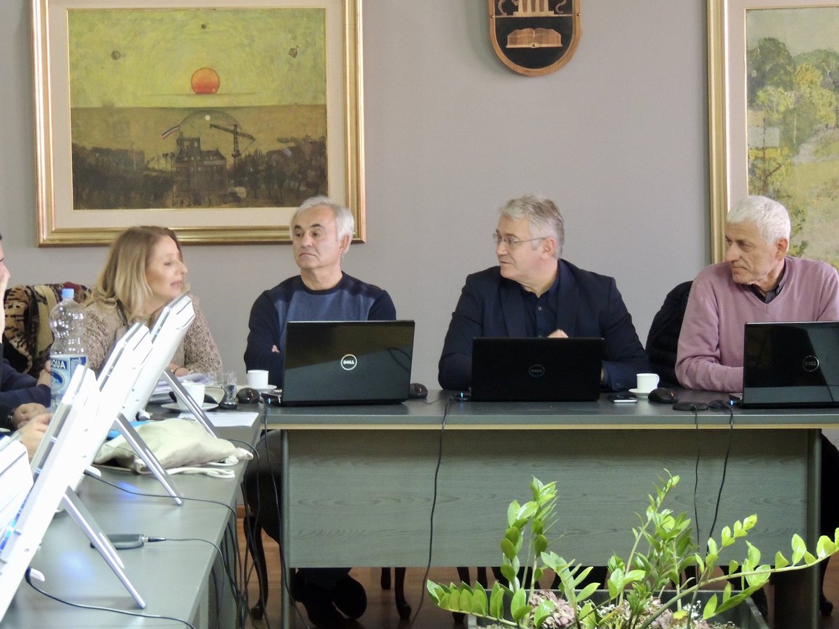 USSSrbije's tweet photo. Punim kapacitetom krećemo napred! Danas je u Kragujevcu, novo rukovodstvo, imalo 1. operativnu Skupstinu i sednicu IK.Donete su mnoge bitne Odluke od imenovanja gen.sekretara i sportskog direktora do sagledavanja stanja USSS i pravljenja plana za kraj 2018. #unisportserbia #usss https://t.co/Uq4Tej3DYK