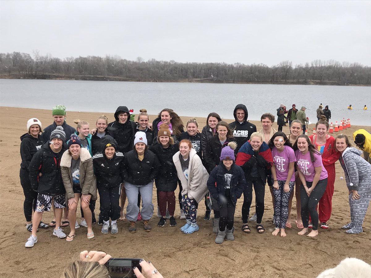 jagpe_ACHS's tweet photo. And we did it! 34 degrees out, 32 degree water temp, snow flurries and this group raised $6500 and took the plunge for @soiowa https://t.co/TpjO7c4mwf