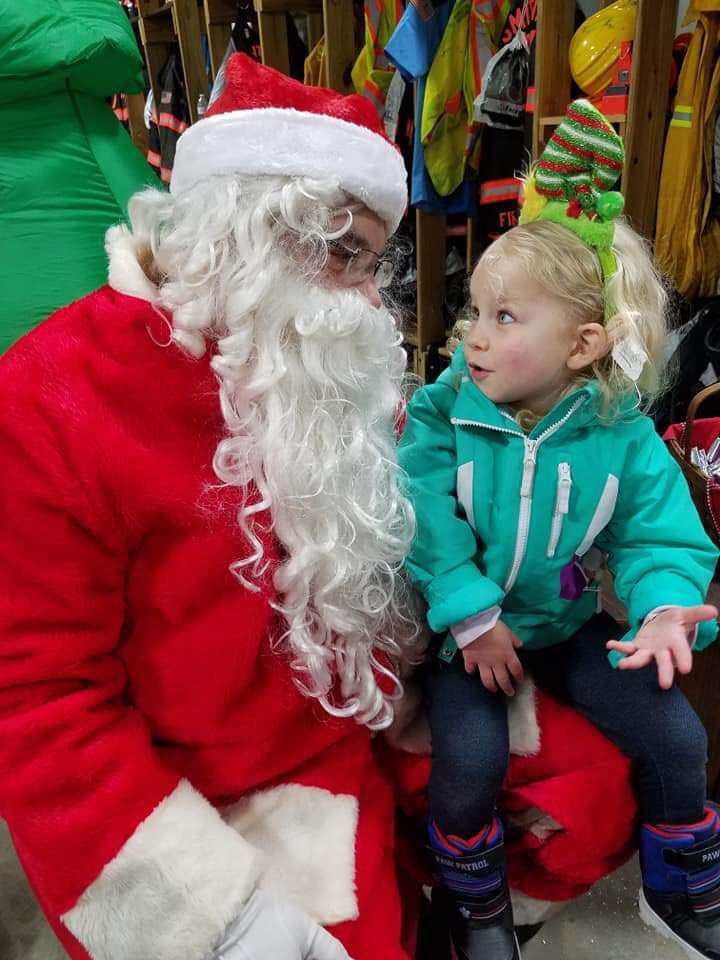 SmithtonVFD's tweet photo. This is what the holidays and Light the Night in Smithton are all about! https://t.co/0KJlC3pk0r