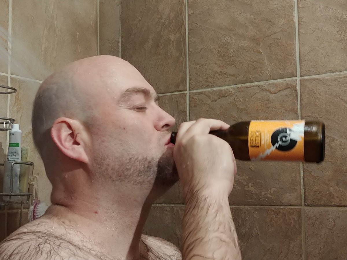 zeroissuemark's tweet photo. @BentStickBeer @Zeroissuebeer @beerguychris My first ever shower beer, thank you @BentStickBeer for the delicious wit! A bet is a bet. 😊 https://t.co/skArYzAL38