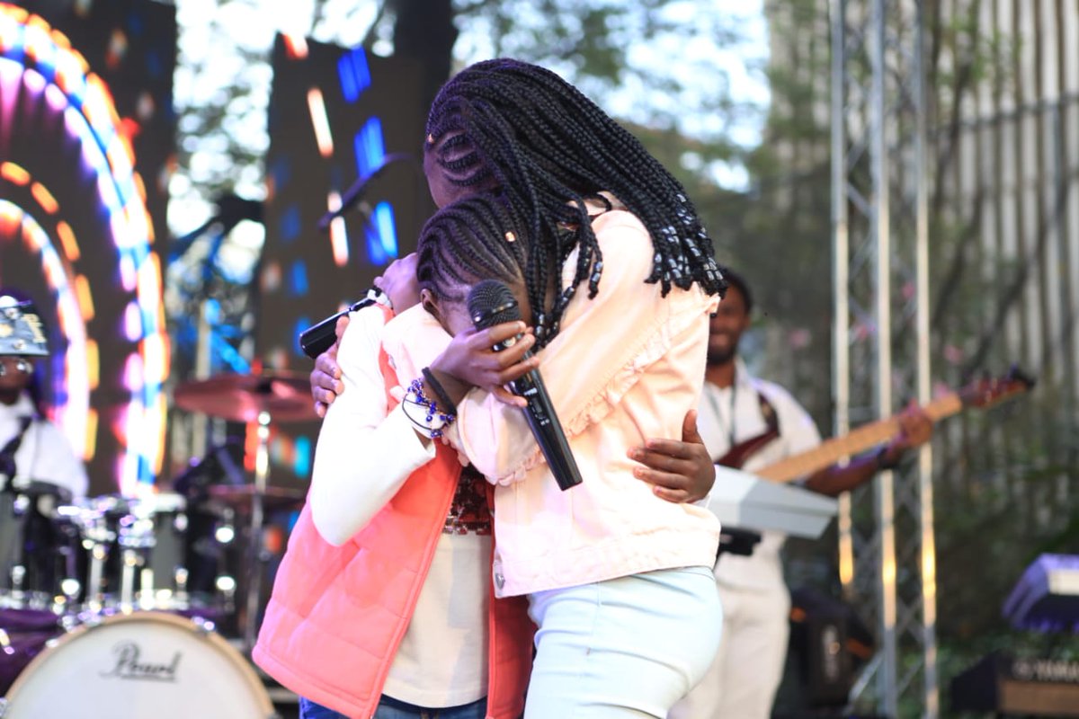 AmaniGracious's tweet photo. Thank you all for making #MyReflectionsAt13 a success today. As always, it was an honor to share the stage with @theRealPitson and have big artists like @mojishortbabaa, @daddyowenmusic and @timelessnoel1. I performed #Sitasahau #NiPoa #InLove and a few new songs only on my EP... https://t.co/KAX9ZdWJND