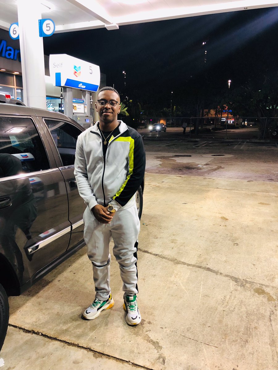 Biznessman_Drew's tweet photo. I appreciate all the the birthday wishes on my Jordan year yesterday...... thank you! ๐ฅณ๐๐ง#23 #SaggSeasonโ๏ธ #SniperUnit https://t.co/ttPRmlzcRF