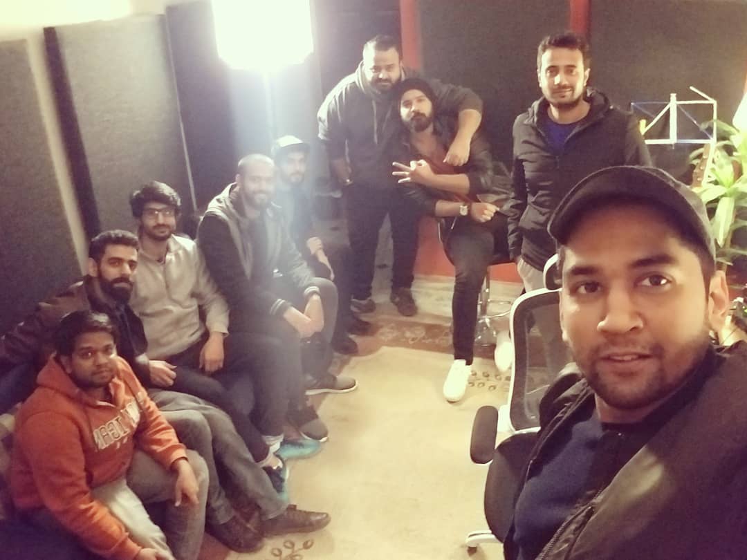 21TheBand's tweet photo. When Punk Rock meets Rap - Hanging out with the boys at #TrueSoundStudio @iamhashimnawaz @xpolymerdar @hasnainrazamusic #Rap #Rock #21TheBand #21Forever https://t.co/uJqlSzO8hP