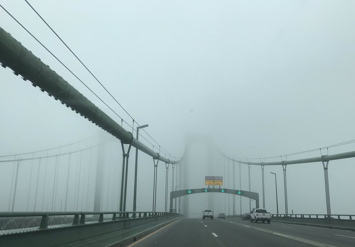 TamBouret's tweet photo. This #fog is just insane. #DelawareMemorialBridge https://t.co/FlwNVT0s7P