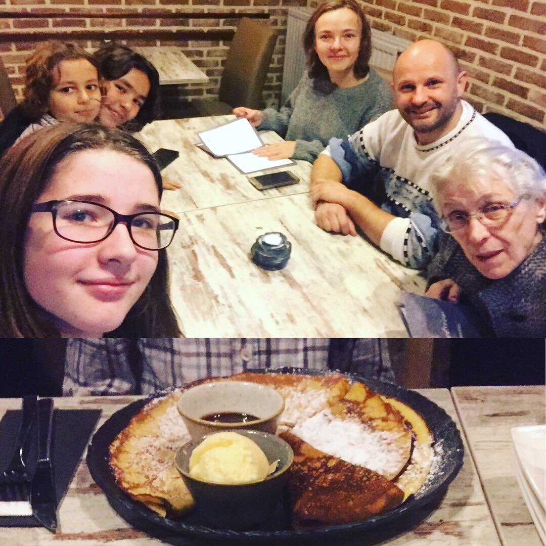 EricDelnest's tweet photo. Still, I could afford a #break with my #family. Work hard but don’t forget to enjoy life!
#meetingroom #startupfacilities #startup #officecenter #growth #office #fullyequipped #filmingroom #secretaryservice #restaurant #fitness #familytime #businesslife #brussels #belgium https://t.co/OZpUksXnEE
